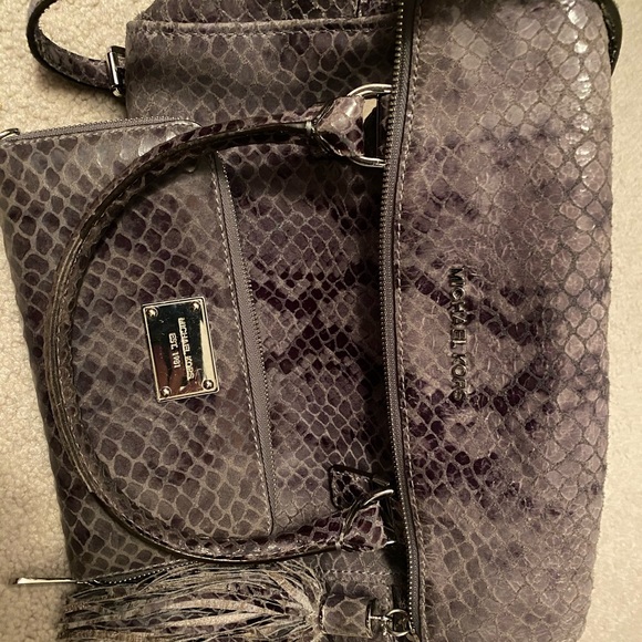 Michael Kors bag with matching wallet - Picture 10 of 11